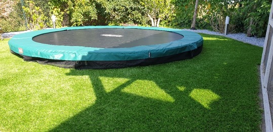 Kunstgras om trampoline Velden